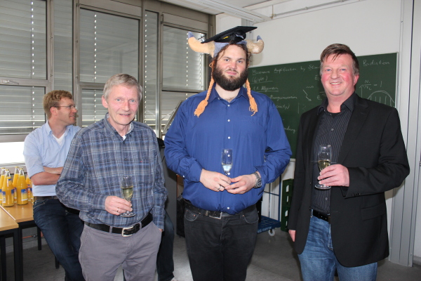 Johannes Weicht mit Prof. Dr. Günter Reiss und Prof. Dr. Frank Hamelmann