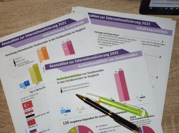 Der Kennzahlenbericht des Dezerntat Internationales zeigt: Trotz Pandemie nutzten 2021 alle Statusgruppen Möglichkeiten zur Internationalisierung.