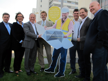 Gruppenbild mit Kooperationspartnern des Campus-Projekts