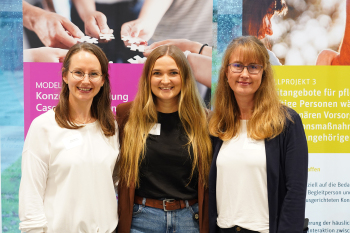 Gruppenfoto Martina Brinker, Nele Buschsieweke und Alexandra Hirschmann