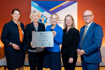 Gruppenfoto Christina Ramb Prof. Dr. Ingeborg Schramm-Wölk Prof. Dr. Natalie Bartholomäus Birgit Bohle Martin Seiler