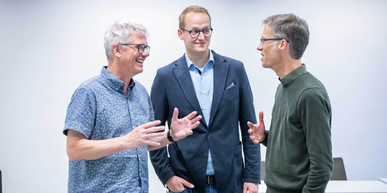 Professor Doktor Frederik Bäumer Professor Doktor Hans Brandt-Pook und Professor Doktor Christian Huppert stehen nebeneinander unterhalten sich