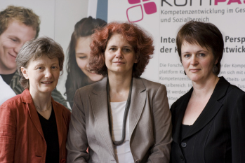 Professorin Dr. Annette Nauerth, Professorin Dr. Ursula Walkenhorst und Dr. Kordula Marzinik (v.l.n.r.) organisierten die KomPASS-Fachtagung für den Gesundheits- und Sozialbereich.