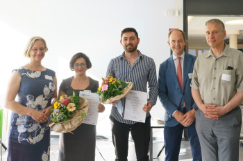 PreisträgerIn Uni mit Herrn Faist (r.), Frau Epple (l.) und Herrn Böllhoff (2. von r.)