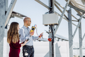 Solaranlage auf dem Dach des FH Gebäudes