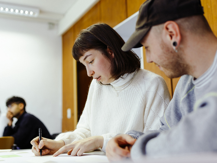 Studierende bei der Arbeit