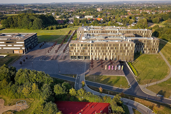 Luftaufnahme vom Hauptgebäude der FH Bielefeld