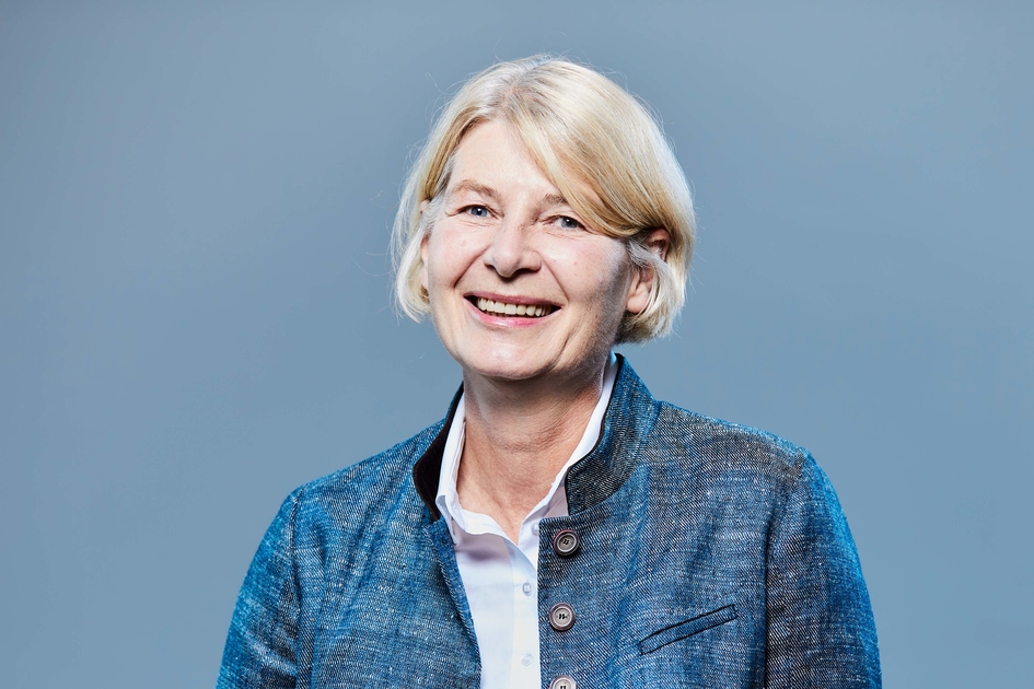 Porträt von Prof. Dr. Ingeborg Schramm-Wölk