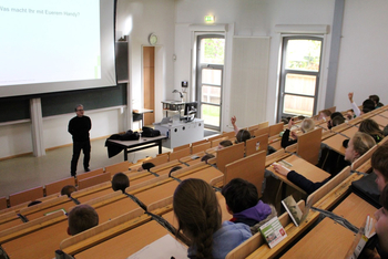 Hörsaal bei der Knderuni