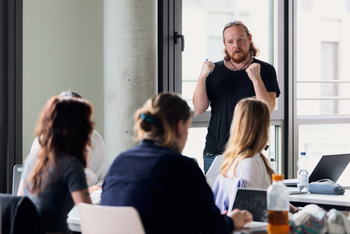 Diskussion unter Studierenden