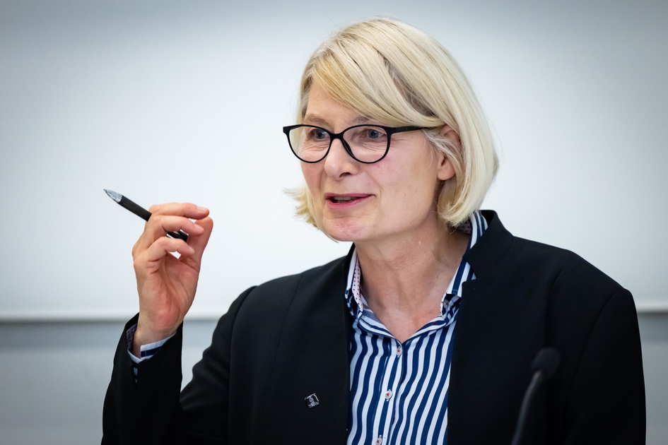Ingeborg Schramm-Wölk spricht