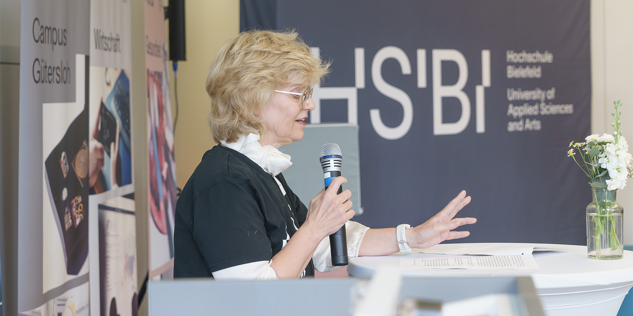 Judith Peltz holds a microphone in her hand